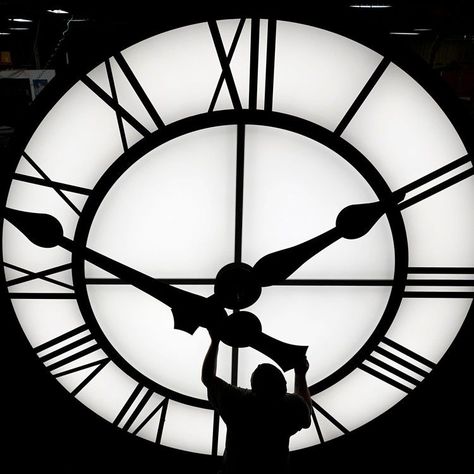 Daylight Saving Time Ends, Daylight Saving Time, Daylight Saving, Daylight Savings, Daylight Savings Time, Saving Time, Usa Today, Leadership, Clock