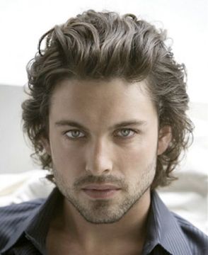 Men wear your wavy hair in a medium length hairstyle. It's short enough to look professional but long enough to show off your natural waves. Long Haired Men, Trendy We Fryzurach, Male Hairstyles, Mens Hairstyles Medium, Men's Long Hairstyles, Haircut Styles, Wavy Hairstyles, School Hairstyles, Athletic Hairstyles