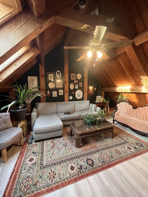 this log home cabin in upstate NY has a new dark green wall and vintage decor, everything thrifted except the rug, its from target! Hunters Cabin Interior, Dark Green Cabin, Moody Attic, Cabin Homes Interior, Hunters Cabin, Cabin Build, Green Bedroom Walls, Modern Log Cabin, Green Cabin