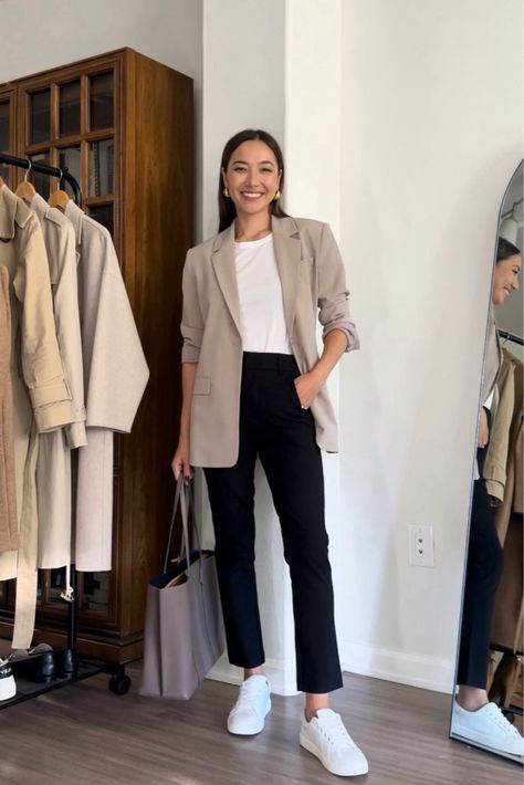 Shop Boyfriend Blazer and other curated products on LTK, the easiest way to shop everything from your favorite creators. Boyfriend Blazer Outfit, Classy Business Outfits, Fall Workwear, Business Professional Outfits, Smart Casual Women, Business Casual Blazer, Blazer Outfits Casual, Look Office, Look Festival