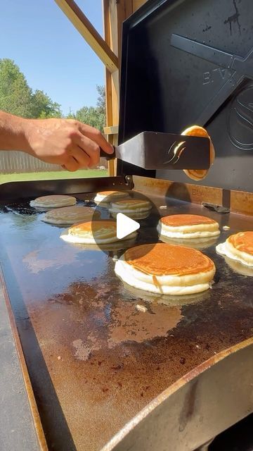 Casey on Instagram: "Pancakes just taste better on a @blackstoneproducts griddle!   #blackstone #blackstoneproducts #blackstonegriddle #pancakes #pancake #breakfast #reelsinstagram #reels #reel" Eggs On Blackstone Griddle, Breakfast Griddle Recipes, Blackstone Pancakes, Blackstone Breakfast Ideas, Griddle Recipes Blackstone, Cooking On A Blackstone Griddle, Blackstone Breakfast, Blackstone Cooking, Pancake Griddle