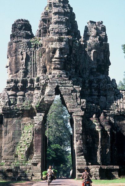 Angkor Thom South Gate, Cambodia Khmer Wallpaper, Cambodia Map, Architecture Ancient, Cambodia Beaches, Ancient History Archaeology, Angkor Wat Cambodia, Angkor Thom, Angkor Wat Temple, South Pacific Islands