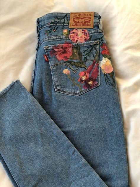 Painting Jeans, Look 80s, Painting Clothes, Painted Clothes Diy, Custom Jeans, Painted Jeans, Floral Jeans, Embroidery On Clothes, Painted Denim