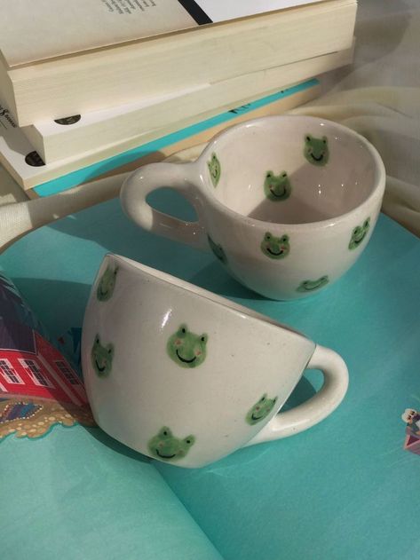 Frog Mug, Ceramic Cafe, Painted Coffee Mugs, Imperfectly Perfect, Ceramic Frogs, Diy Pottery Painting, Pottery Painting Designs, Paint Your Own Pottery, Handmade Cups