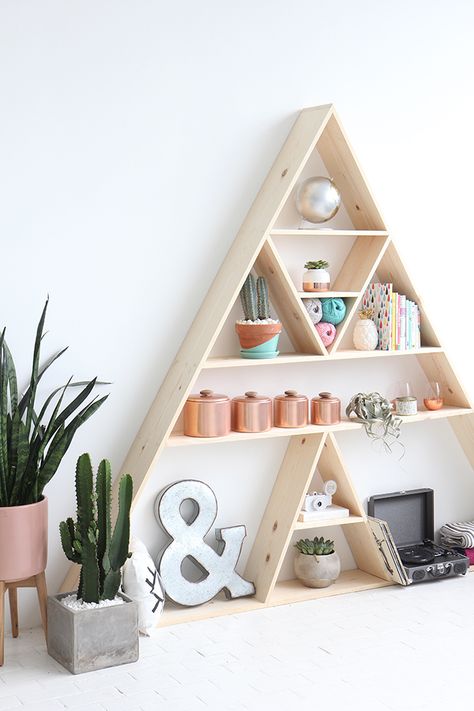 ispydiy_triangleshelf3 Cute Bookshelf Ideas, Triangle Bookshelf, Cute Bookshelves, Crate Bookshelf, I Spy Diy, Traditional Shelves, Triangle Shelf, Funky Home Decor, Bookshelves Diy