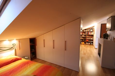 Armadio interparete mansarda Attic Nook, Attic Renovation Ideas, Attic Bedroom Designs, Attic House, Attic Flooring, Attic Ideas, Attic Stairs, Attic Conversion, Attic Design