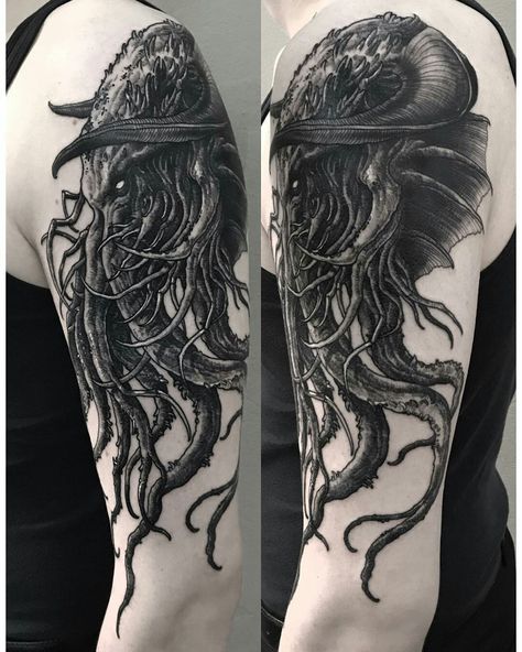 Cthulhu by Lipa (@ _lipa_) Cthulhu Tattoo, Tatuaje Trash Polka, Octopus Tattoo Sleeve, Kraken Tattoo, Octopus Tattoo Design, Octopus Tattoos, 4 Tattoo, Mythology Tattoos, Spooky Tattoos