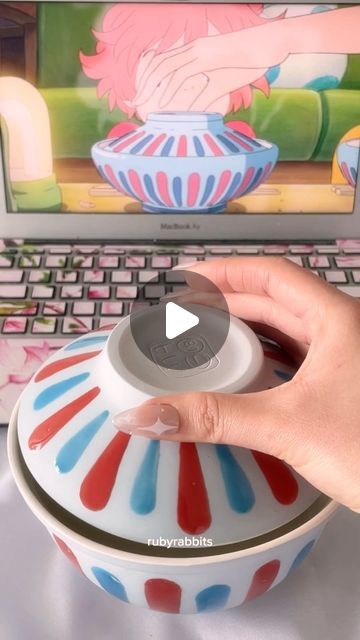 Ru ₍ᐢ.  ̫ .ᐢ₎ | Toronto on Instagram: "my ponyo bowl came! can’t wait to make ramen in it 𓆝 𓆟 𓆞 do you like studio ghibli?  #oddlysatisfyingvideo #calmingvibes #pinkaesthetic #pastelaesthetic #foodaesthetic #ghiblicore #studioghibli #ghiblifood #animefood" Ponyo Bathroom, Ponyo Ramen, Ghibli Ceramic Art, Ramen Bowl Painting, Ponyo Bowl, Ramen From Ponyo, Anime Ceramics, Ghibli Pottery, Studio Ghibli Ceramic