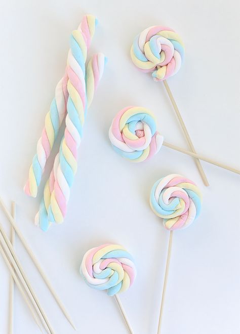 Easter Marshmallow, Idee Babyshower, Unicorn Themed Birthday Party, Pastel Party, Oreo Pops, Marshmallow Pops, Rainbow Birthday, Unicorn Birthday Parties, Candy Party