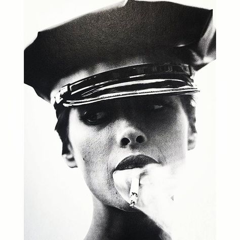 Gio' on Instagram: “Christy Turlington 🚬 "Comme des garcon " By Steven Meisel  #stevenmeisel #christyturlington #smoke #inspiration #moodoftheday #freeyourmind…” Portrait Vintage, Helmut Newton, Steven Meisel, Christy Turlington, White Photo, Photography Inspo, Shades Of Black, White Photography, Black And White Photography