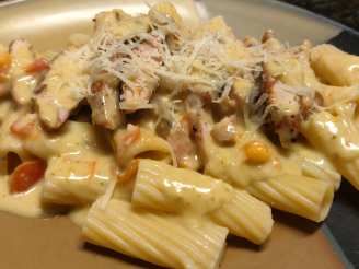 Pesto Alfredo Sauce Recipe, Rigatoni D, Pesto Alfredo Sauce, Macaroni Grill Recipes, Pesto Alfredo, Chicken Rigatoni, Macaroni Grill, Grilled Chicken Pasta, Caramelized Onions Recipe