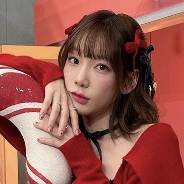 Kpop Christmas Icons, Taeyeon Christmas, Snsd Christmas, Taeyeon Snsd Icons, Taeyeon Icons Aesthetic, Snsd Icons, Snsd Christmas Icons, Taeyeon Icons, Taeyeon Pink Icon