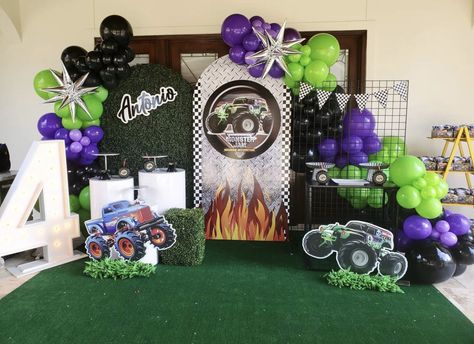 Monster Jam Birthday Party Ideas, Monster Truck Theme Birthday Party, Cake Truck, Monster Truck Birthday Cake, Monster Jam Birthday Party, Truck Cupcakes, Digger Birthday, Monster Jam Birthday, Monster Jam Party