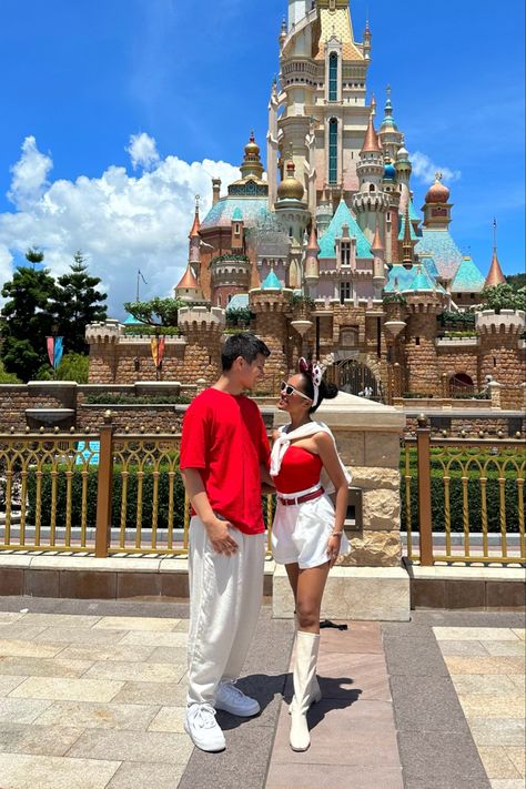 relationship goals / couple posing for a photo / picture in front of hongkong disneyland’s castle wearing matchy outfits in red ❤️ Disneyland Outfits For Couples, Disneyworld Couples Outfits, Red Outfit Couple, Hongkong Disneyland Outfit Summer, Disneyland Paris Couple Pictures, Disney Couple Outfits Disneyland, Red Disney Outfits, Matching Disney Outfits Couples, Disney Couples Outfits