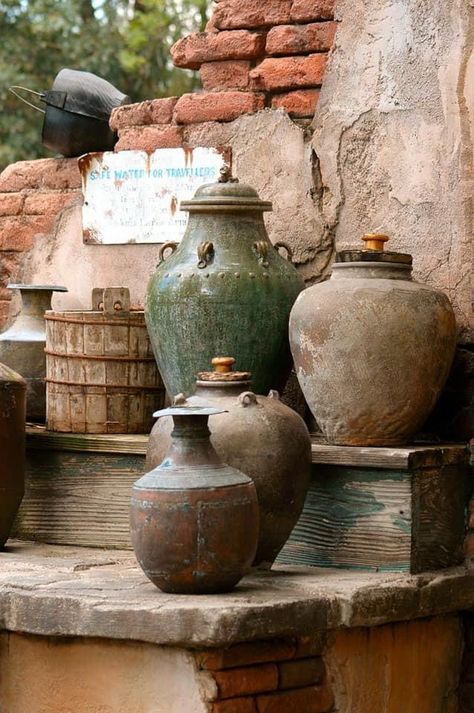 Clay Jars, Bronze Award, Soyut Sanat Tabloları, 수채화 그림, Tuscan Style, Pottery Ceramics, Ceramics Pottery, Art Abstrait, Ceramic Art