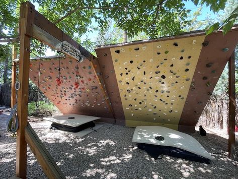 Home Climbing Wall Outdoor, Climbing Wall Garden, Outdoor Bouldering Wall, Backyard Bouldering Wall, Diy Outdoor Rock Climbing Wall, Homemade Climbing Wall, Diy Climbing Wall Outdoor, Garden Climbing Wall, Rock Climbing Wall Outdoor