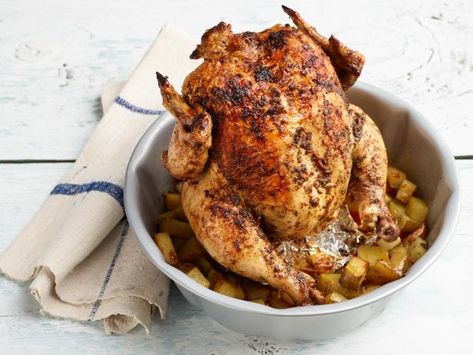 Bundt Cake Chicken, Provencal Chicken, Monkey Breads, Dinner Party Mains, Potatoes Healthy, Roasting Chicken, Pan Roast, Chicken With Potatoes, Roasted Chicken And Potatoes