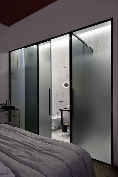 Conti Guest House - Picture gallery Sliding Bathroom Doors, Decoration Hall, Bedroom Minimalist, Hotel Room Design, Hotel Interior Design, Bathroom Design Luxury, Glass Bathroom, Design Hotel, Diy Room