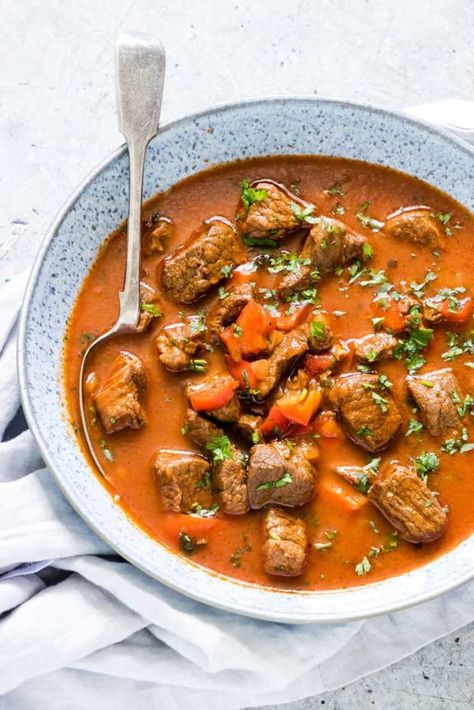 These healthy Instant Pot meals are perfect for lunch or dinner. All you need are a few ingredients and your Instant Pot and you'll be eating in no time! Healthy Goulash, Instant Pot Goulash, Homemade Stew, Stew Soup Recipes, Hungarian Goulash, Goulash Recipe, Stew Soup, Instant Pot Slow Cooker, Goulash Recipes