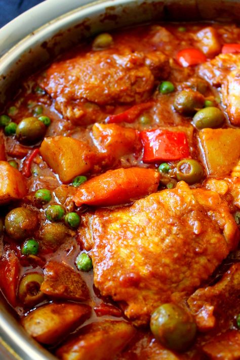 Chicken Afritada, Stew Chicken Recipe, Spanish Dishes, Chicken Stew, Idee Pasto Sano, Best Dinner Recipes, Poultry Recipes, Butter Chicken, Stew Recipes