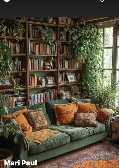 Room Ideas 70s, 70s Living Room Aesthetic, Green Couch Living Room Ideas, Disco Room, Green Couch Living Room, 70s Living Room, Couch Living Room Ideas, Disco Vibes, Living Room Aesthetic