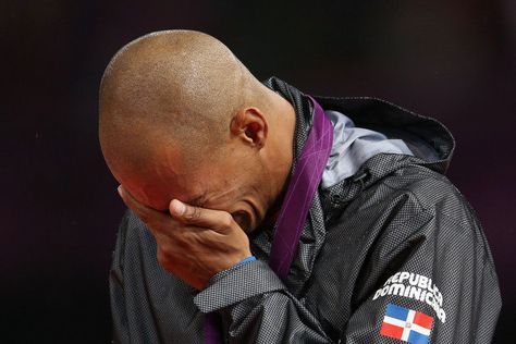 Felix Sanchez is in tears after winning gold in the men's 400-meter hurdles. He dedicates the victory to his late grandmother. Medal Stand, 2004 Olympics, 2012 Summer Olympics, No More Tears, 2012 Olympics, Teary Eyes, Baby Crying, Happy Tears, Sports Videos