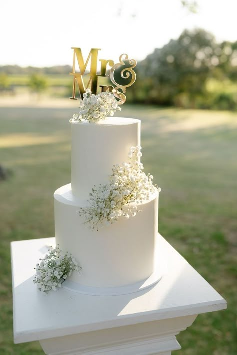 White Wedding Cake With Flowers, Wedding Cake Two Tier, Wedding Cake Designs Simple, Wedding Cake Simple Elegant, Wedding Cake With Flowers, 2 Tier Wedding Cakes, 3 Tier Wedding Cakes, Cake With Flowers, Wedding Cake Photos