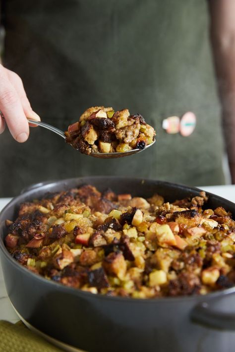 Pro tip: Distract your family with this stuffing with Impossible™ Sausage Made From Plants and you’ll pretty much avoid all unwanted Thanksgiving convos. It’s got a hearty taste and the aromas are so sweet, you’ll forgive your uncle for almost every weird thing he’s said. Most importantly, it’s maximum meaty. Now let’s get cooking. Impossible Sausage, Sausage Stuffing Thanksgiving, Side Dish For Thanksgiving, Sausage Stuffing Recipe, Sausage Stuffing, Weird Thing, Baking Bread Recipes, Food Inc, Vegan Thanksgiving