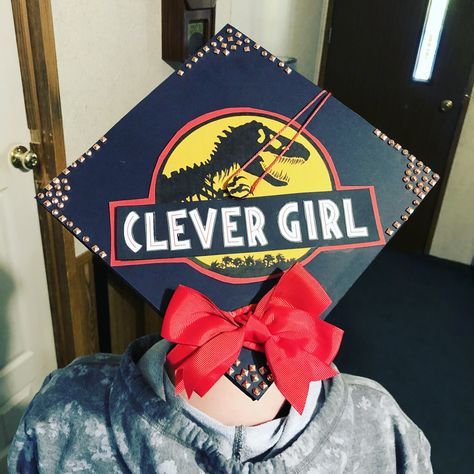 Jurassic Park Graduation Cap, Funny Grad Cap Ideas, Graduation Things, Grad Cap Decorated, High School Graduation Cap, Senior Graduation Party, College Graduation Cap Decoration, Camp Cretaceous, Graduation Picture