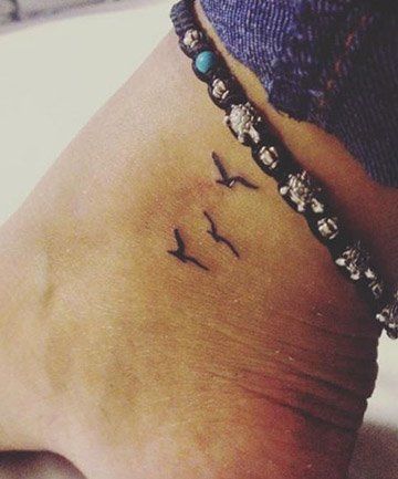 Tattoo Hummingbird, Ankle Tattoo For Girl, Small Bird Tattoos, Little Bird Tattoos, Tiny Bird Tattoos, Small Foot Tattoos, Bird Tattoos For Women, Rip Tattoo, Bird On A Wire