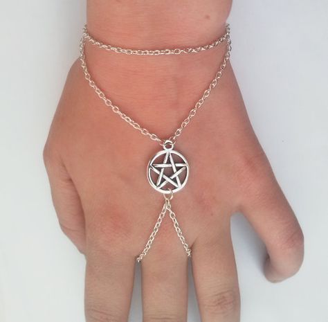 An enchanting... Pentagram Slave Bracelet  All items in my shop are designed and handcrafted by me. To make this stunning bracelet I have used silver Gothic Jewelry Diy, Wicca Jewelry, Hand Harness, Wiccan Jewelry, Witch Jewelry, Pagan Jewelry, Witchy Jewelry, Unusual Jewelry, Celtic Jewelry