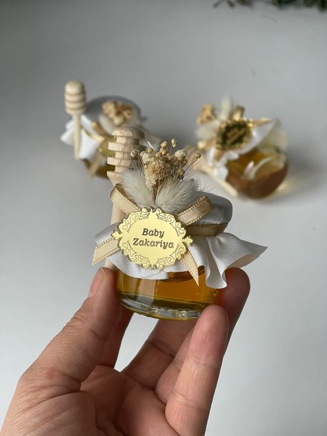 Dua Ideas, Honey Party Favors, Honey Jar Wedding Favors, Honey Jar Favors, Honey Gift, Personalized Bridal Shower Gifts, Wedding Favour Jars, Honey Favors, Honey Wedding Favors