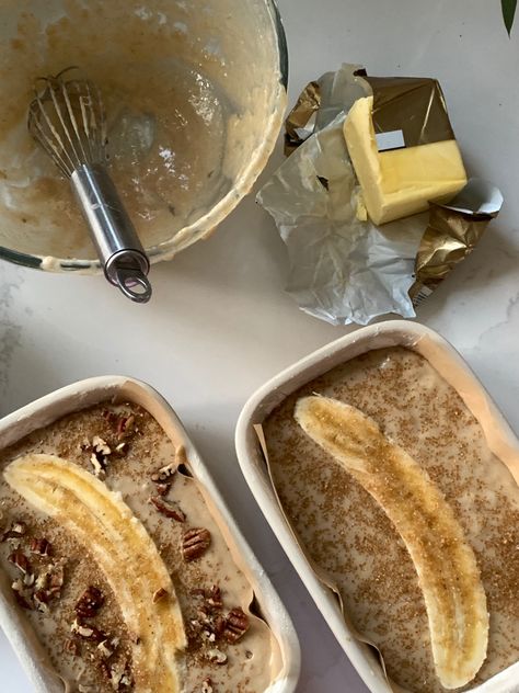 Kitchen white beige aesthetics banana baking bread inspiration loaf easy idea Baking Banana Bread Aesthetic, Banana Bread Presentation, Banana Bread Pictures, Baking Bread Aesthetic, Banana Bread Aesthetic, Bread Inspiration, Banana Baking, Bread Aesthetic, Uni Meals