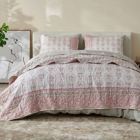 Patina Vie Maison Vintage-Inspired Floral Reversible Quilt Set with Shams - Bed Bath & Beyond - 39047620 Cottagecore Girls, Country Barbie, Violet Room, Chic Bedding Sets, Target Decor, Vintage Bedroom Decor, Twin Bedding, Chic Bedding, Room Vibes