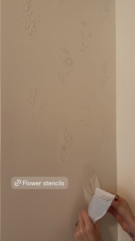 Home decor = @jen_sohl Flower Stencil Wall Paint, Spackle Stencil Wall, Plaster Flower Wall Art, Floral Stencil Wall, Flower Stencil Wall, Stencil On Wall, Wall Texture Ideas, Spackle Wall Art, Flower Wall Stencil