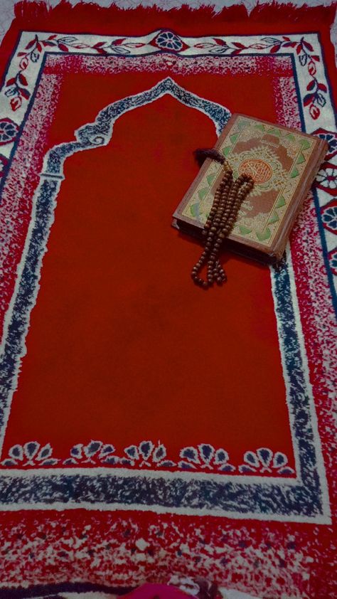 Astheic jay namaz and Quran pak image for more follow me Namaz E Janaza Picture, Islamic Namaz Pic, Quran Pak Pics, Namaz Pic, Quran Pak, Beard Life, Islamic Pictures, Quran, Jay