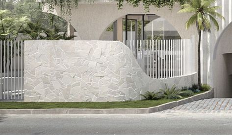 Coastal Gate Entrance, Modern White Fence Front Yard, Coastal Fencing Ideas, Carport Gate Ideas, Parking Area In Front Of House, Coastal Front Yard, Curved Fence, Front Wall Design, House Fence Design