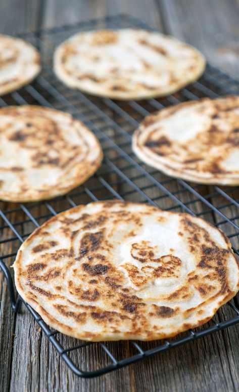 Coconut Flour Naan, Paleo Naan, Pain Naan, Gluten Free Flatbread, Coconut Flour Recipes, Flat Breads, Indian Bread, Flatbread Recipes, Aip Recipes