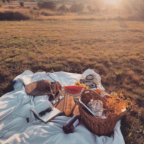 Picnic in countryside with most amazing sunset and view 😍 #picnic #picnicsetup #countryside Evangeline Jacks, Romanticing Life, Caraval Series, I Can Fix Him, Cute Bandana, So Emotional, Magical Beings, Happy Sunday Friends, Sunday Friends