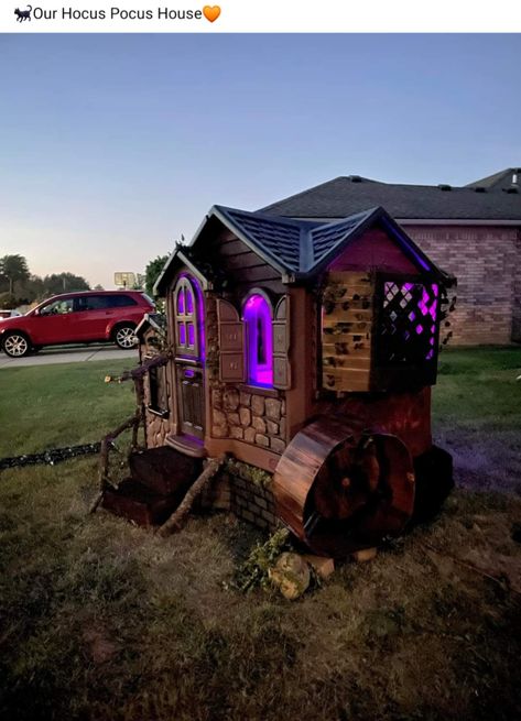 Hocus Pocus Diy, Hocus Pocus House, Festival Activities, Halloween Haunted House Decorations, Halloween Outside, Mom Goals, Diy Playhouse, Halloween Craft Projects, Halloween Room Decor