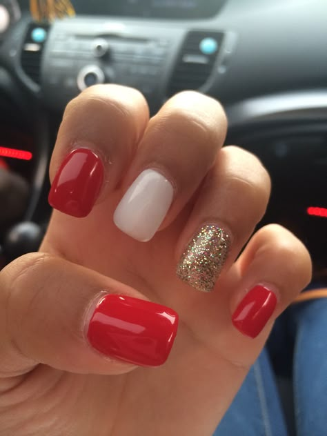 red and white nails. perfect for summer or 4th of July. By breyonna jones Nails Red And White, Prom Nails Red, Red And White Nails, Unghie Sfumate, Unghie Nail Art, White Glitter Nails, Christmas Nails Easy, Easy Nails, Red Nail Designs