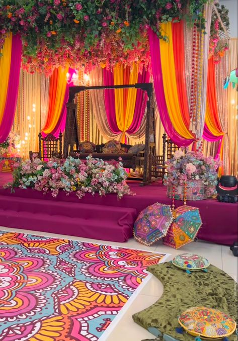 Pakistani Mehndi Decor, Mehndi Stage Decor, Restaurant Bill, Mehndi Stage, Mehendi Decor Ideas, Elegant Wedding Themes, Wedding Entrance Decor, Mehndi Ceremony, Personalized Wedding Decor