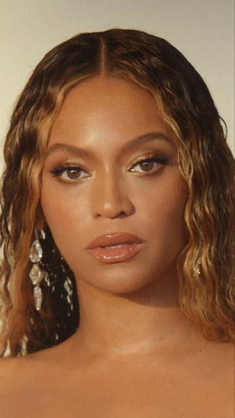 Beyonce Close Up, Beyoncé No Makeup, Beyonce Face Card, Beyonce No Makeup, Beyoncé Portrait, Beyoncé Drawing, Beyoncé Hot, Beyonce Black Hair, Beyonce Natural