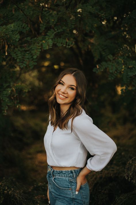 Maddie's Senior Pictures at Hanford Reach National Monument • Class of 2021 Cute Senior Pictures, Senior Photoshoot Poses, Senior Portraits Girl, Senior Photography Poses, Senior Portrait Poses, Headshots Women, Headshot Poses, Senior Photo Poses, Senior Photo Outfits