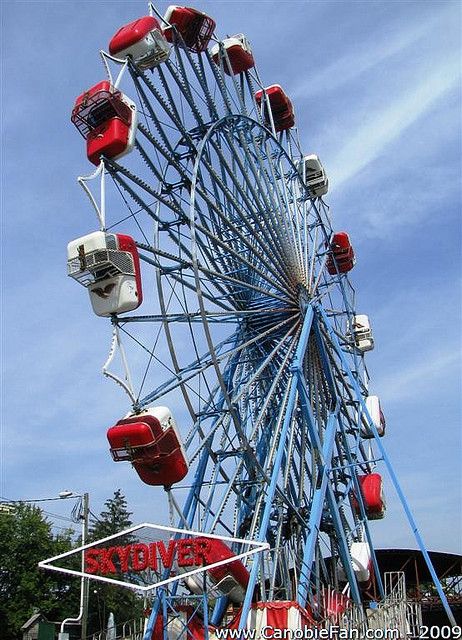 https://flic.kr/p/6YxafE | Sky Diver | Sky Diver at Camden Park in Huntington, West Virginia USA. Camden Park, Huntington West Virginia, Huntington Wv, Fall River Ma, Theme Parks Rides, Country Roads Take Me Home, Carnival Rides, Virginia Homes, Virginia Usa