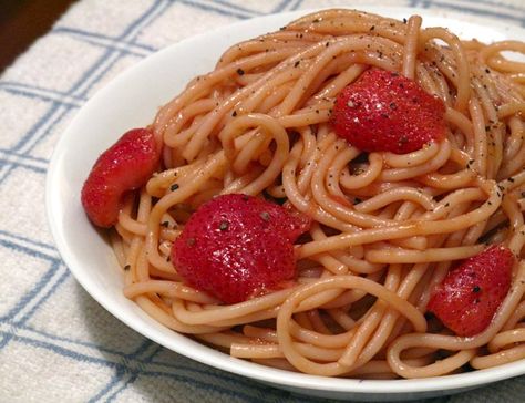 Pin for Later: 20+ Pasta Dishes With OMG Ingredients Spaghetti With Strawberries OMG ingredients: strawberries Get the recipe: spaghetti with strawberries Recipe For Spaghetti, Main Dish Casseroles, Cheese Stuffed Peppers, Popsugar Food, Berries Recipes, Vegetarian Pasta, Spaghetti Pasta, Spaghetti Recipes, Noodle Dishes