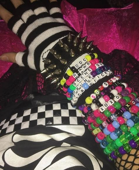 Emo Scene Aesthetic, Emo Party, Pulseras Kandi, 2000s Scene, Emo Things, Scene Aesthetic, Kandi Inspo, Scene Punk, Scene Style