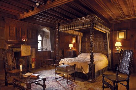 King Henry VIII's bed chamber at Hever Castle, Kent #tudor #kent Chalfield Manor, Medieval Bedroom, Hever Castle, Castle Rooms, Castle Bedroom, Castle Decor, King Henry Viii, Castles Interior, Four Poster Bed