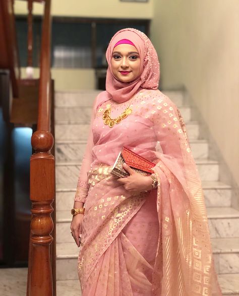 Stunning onion pink Dhakai jamdani sari Hijab Saree, Saree With Hijab, Ramadan Clothes, Bangladeshi Saree, Wedding Hijab Styles, Bridal Hijab Styles, Onion Pink, Dress Saree, Bridal Wardrobe