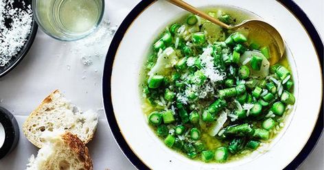 This classic Italian asparagus and rice soup is silky, healing and totally satisfying while the asparagus provides a much needed crunch to the broth. Asparagus And Rice, Minestrone Soup Recipe, Minestrone Soup, Winter Soups, Hearty Dinner, Spring Vegetables, Grilled Asparagus, Cooking Basics, Italian Cooking